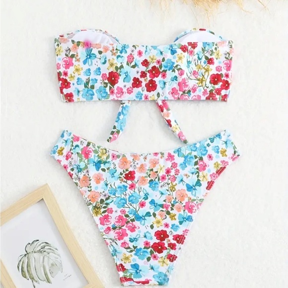 NWOT Floral Strapless Bikini Set - Picture 2 of 4